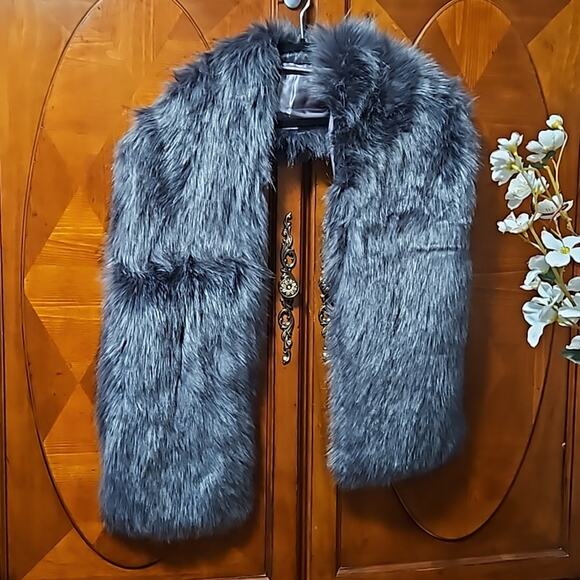 HALSTON Microfiber Zipper Coat with Matching Faux Fur Scarf Wrap - Picture 5 of 15